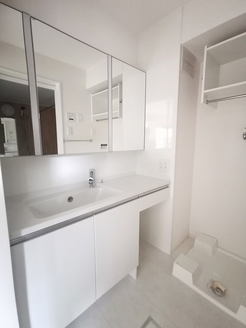洗面設備　写真は別の部屋のものです