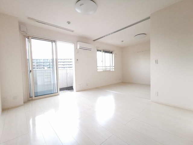 居室・リビング　写真は別の部屋のものです