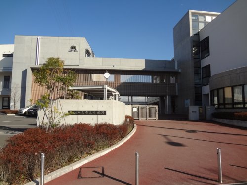 中学校　松山市立余土中学校（中学校）まで571m