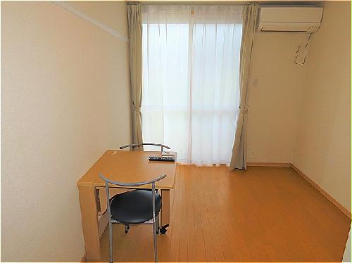 居室・リビング　家具家電が備え付けのお部屋です