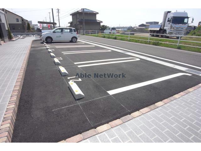 駐車場　駐車場