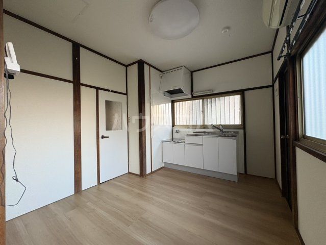 砂川町2丁目戸建ての居間写真