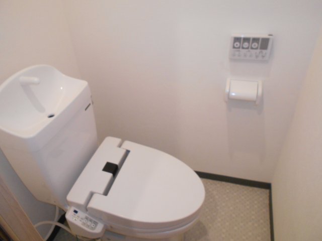 エヌズコートウエストのトイレ写真