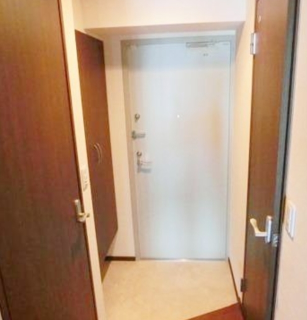 玄関　同仕様別部屋