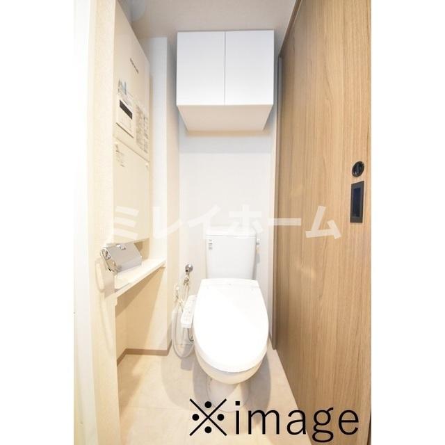 トイレ　同建物内別のお部屋の参考写真になります。