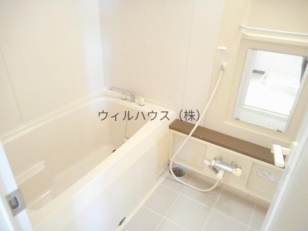 バス・シャワールーム　浴室乾燥機、追い焚き機能付バス！