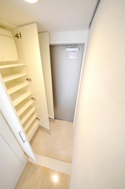 玄関　※別部屋の参考写真です。