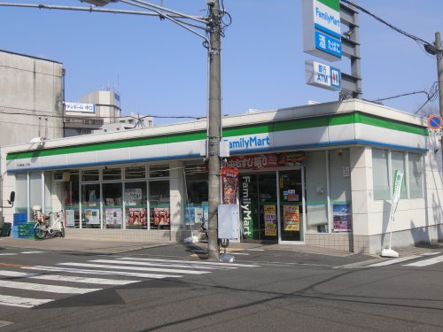 コンビニ　ファミリーマート 竜田通１丁目店（コンビニ）まで125m