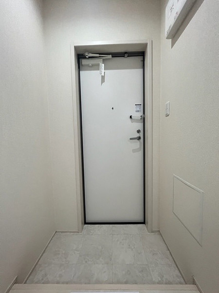 阪急宝塚線 服部天神駅 徒歩10分 3階建 築7年の玄関写真
