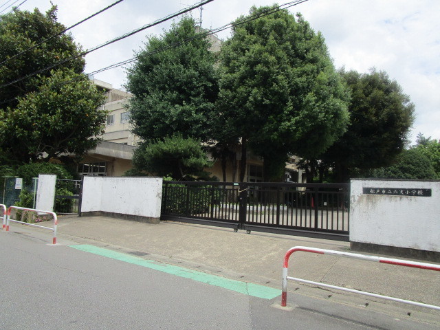 小学校　松戸市立六実小学校（小学校）まで508m
