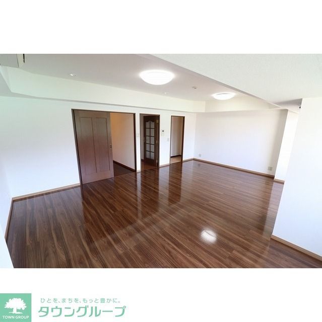 アーバンコート市ヶ谷の居間写真