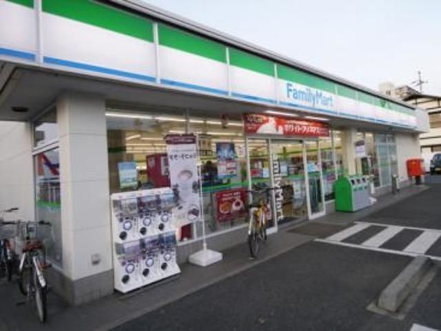 コンビニ　ファミリーマート（コンビニ）まで494m
