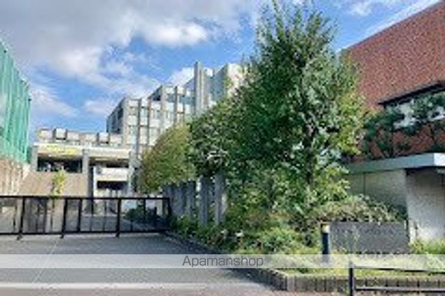 高校・高専　東京都立大崎高等学校（高校・高専）まで432m