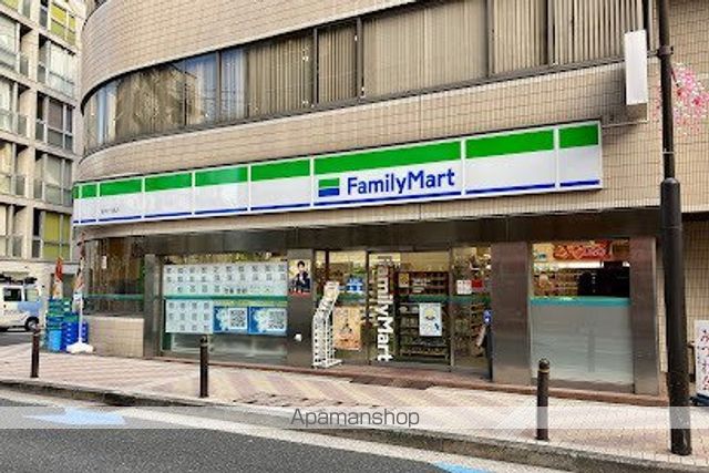 コンビニ　ファミリーマート麻布十番店（コンビニ）まで154m