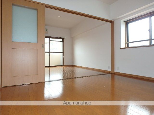西鉄天神大牟田線 雑餉隈駅 徒歩2分 6階建 築23年の居間写真