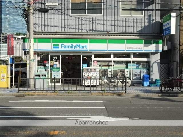 コンビニ　ファミリーマート（コンビニ）まで82m