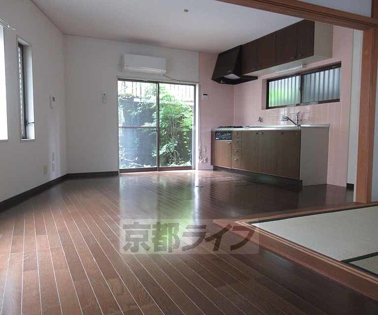 宇治田原町貸家の居間写真