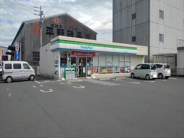 コンビニ　ファミリーマート　浜松有玉北店（コンビニ）まで700m