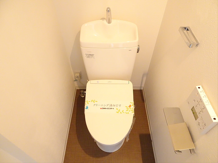 京王新線 幡ケ谷駅 徒歩5分 5階建 築8年のトイレ写真