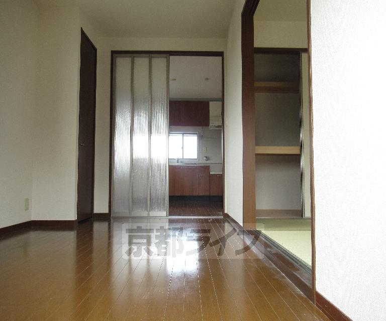 エトワール祝園 A棟の居間写真