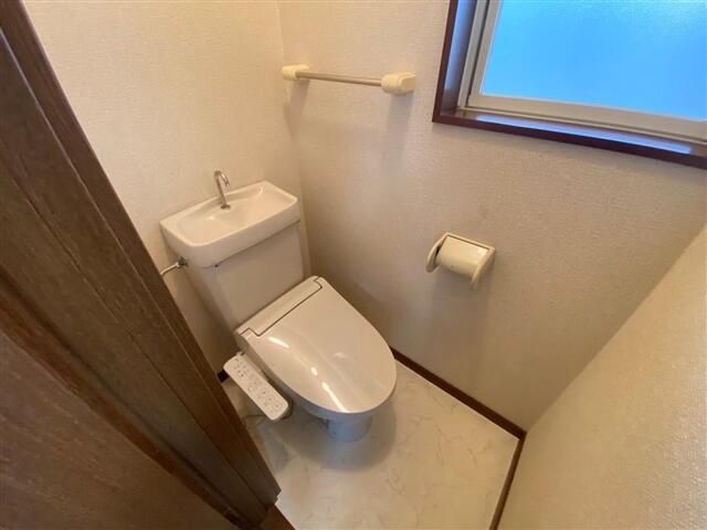 トイレ　清潔感のあるトイレです
