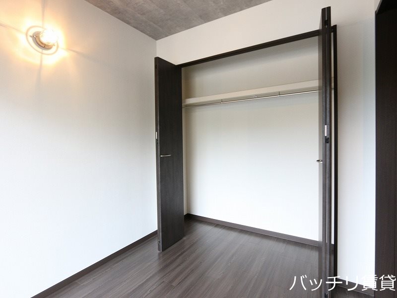 収納　同型タイプの為現状優先
