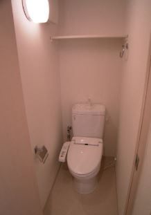 地下鉄御堂筋線 江坂駅 徒歩3分 12階建 築14年のトイレ写真