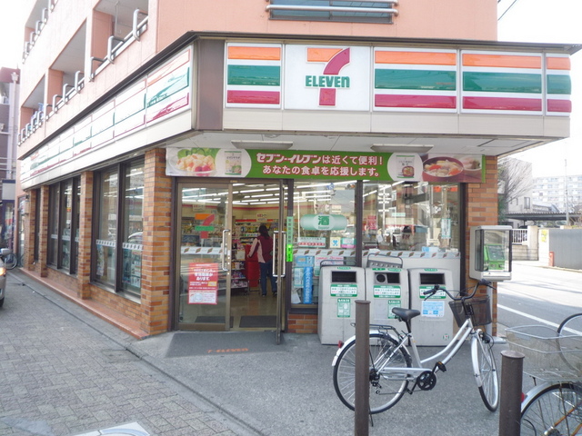 コンビニ　セブンイレブン（コンビニ）まで372m
