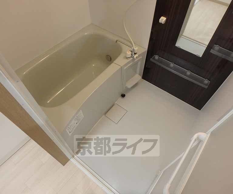 バス・シャワールーム　大きな浴室です。