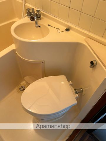 小田急小田原線 栢山駅 徒歩7分 3階建 築54年のトイレ写真