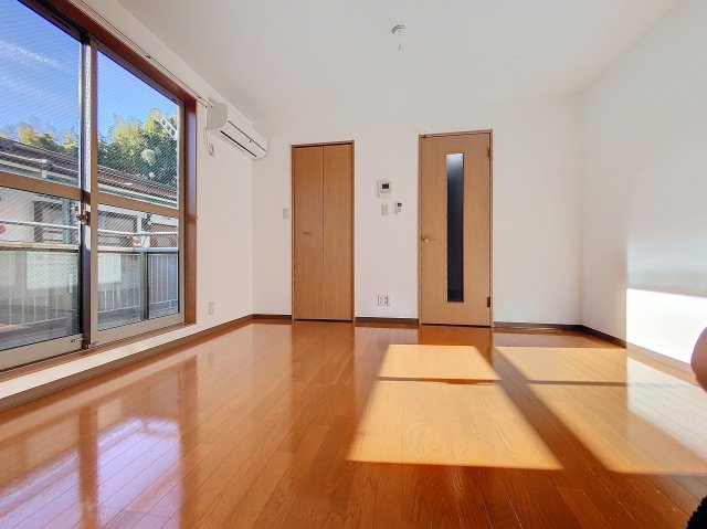 居室・リビング　「南西向きのお部屋です」