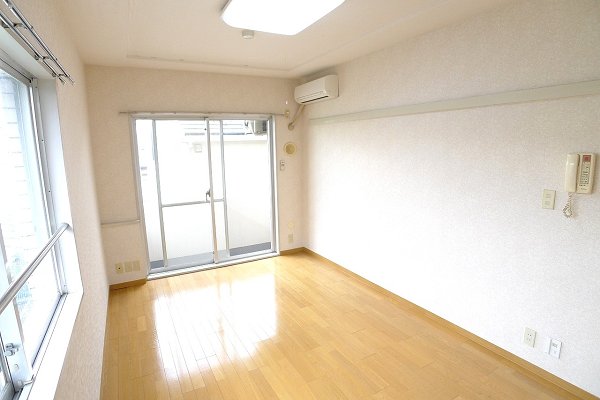 エスタ梅ヶ丘の居間写真