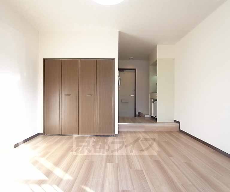 居室・リビング　四角い洋室８帖で使いやすいです