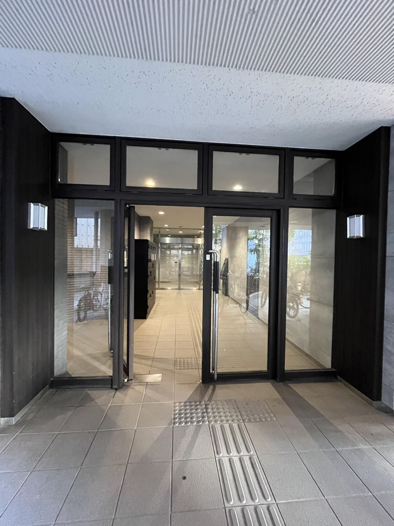 エントランス　建物の内部です
