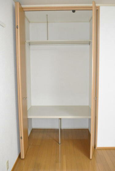 収納　クローゼット（同タイプ１０１号室の写真です）