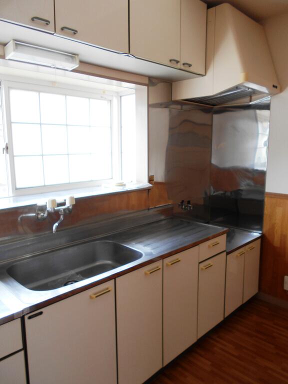 キッチン　テーブルセットも置けます