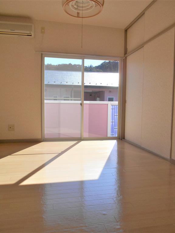 居室・リビング　洋室6帖・押し入れ収納付き