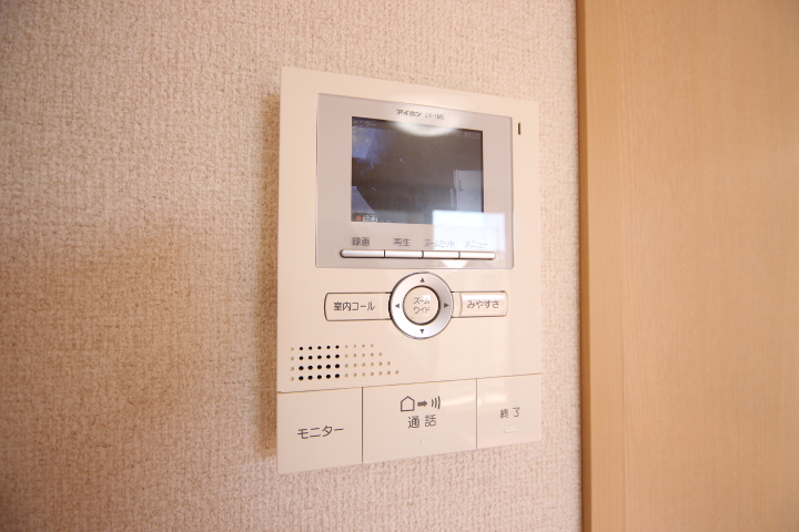 セキュリティ　来客時に便利なモニター付きインターホンです！