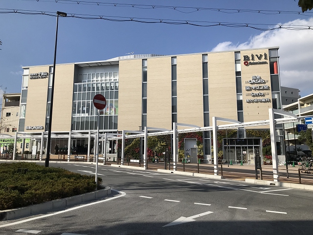 ショッピングセンター　阪急オアシス、100円ショップ、キリン堂、医療等その他（ショッピングセンター）まで798m