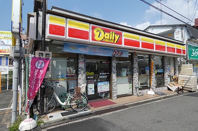 コンビニ　関大前通りに他セブンイレブン、ローソン100も有り（コンビニ）まで300m