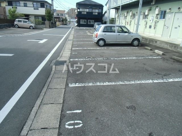 【知立市八ツ田町のアパートの駐車場】