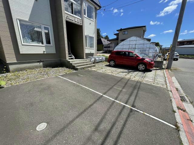 【函館市高丘町のアパートの駐車場】