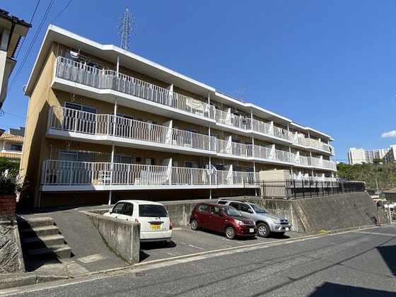 広島市西区井口のマンションの建物外観