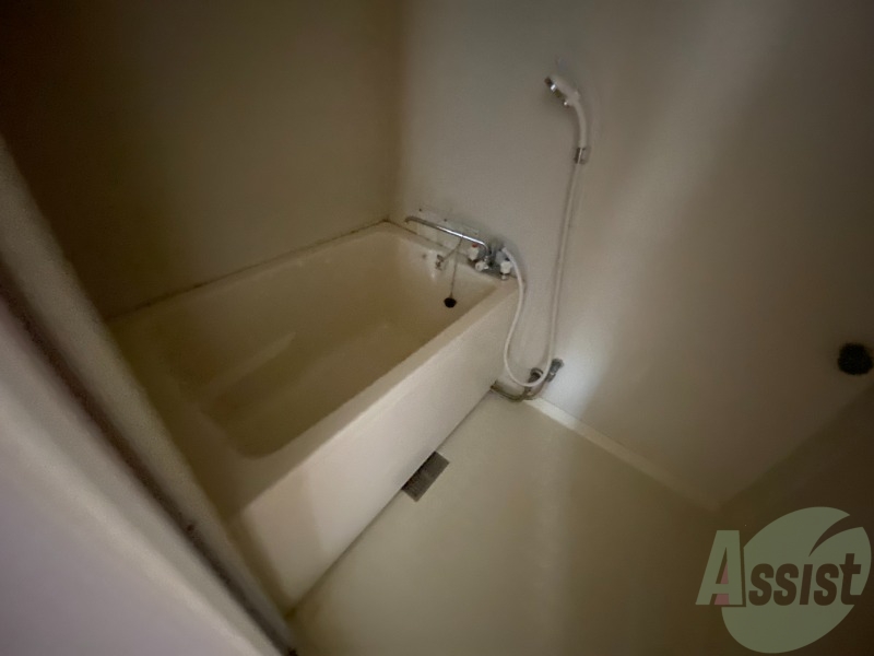 バス・シャワールーム　こちらはお風呂。一日の疲れをここで癒してください。