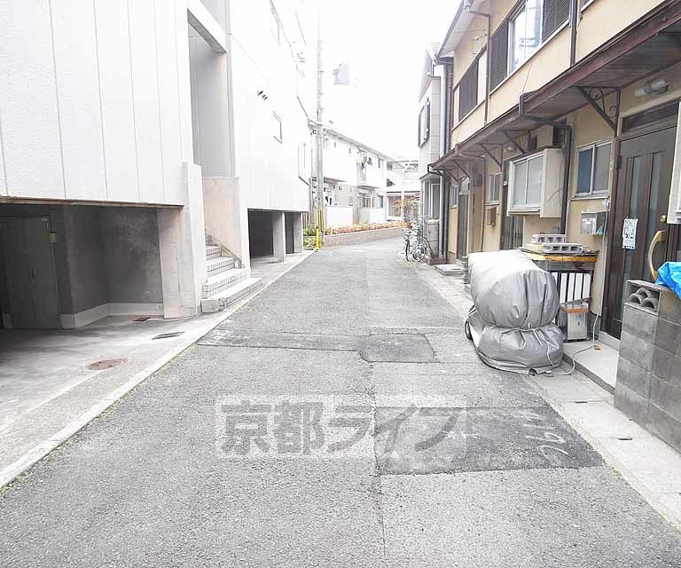 その他　目の前の道路です。