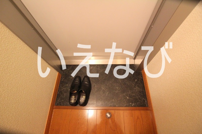 【岡山市東区浅越のアパートの玄関】