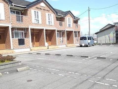 【富山市八尾町黒田のアパートの駐車場】