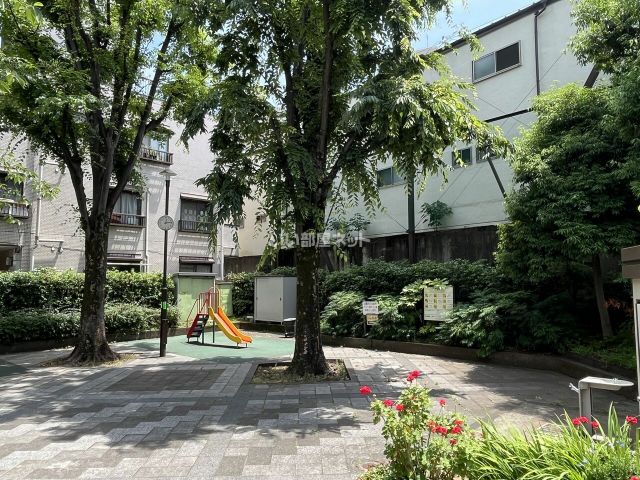 【クロスレジデンス高田馬場の公園】