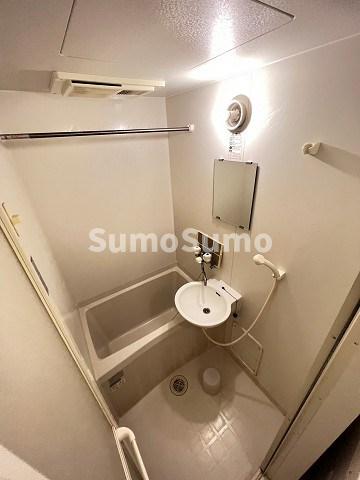 バス・シャワールーム　コンパクトで使いやすいお風呂です