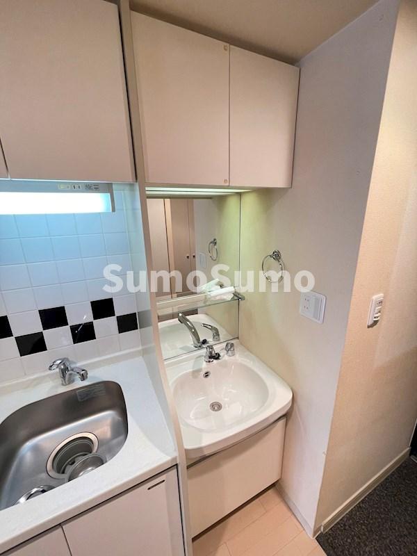 洗面設備　脱衣スペースもあります